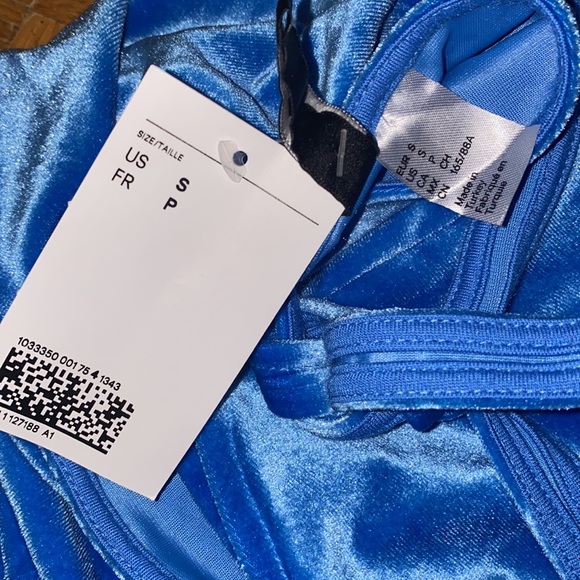 Brand new never worn velvet H&M blue jumpsuit - Picture 3 of 3
